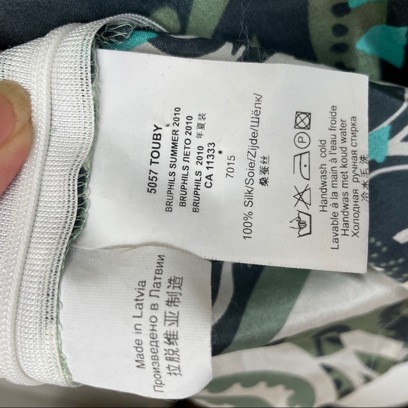 BRUPHILS Women's Green Geometric Sleeveless Silk Top V-Neck Ribbon Tie Sz 44 L - Picture 5 of 7